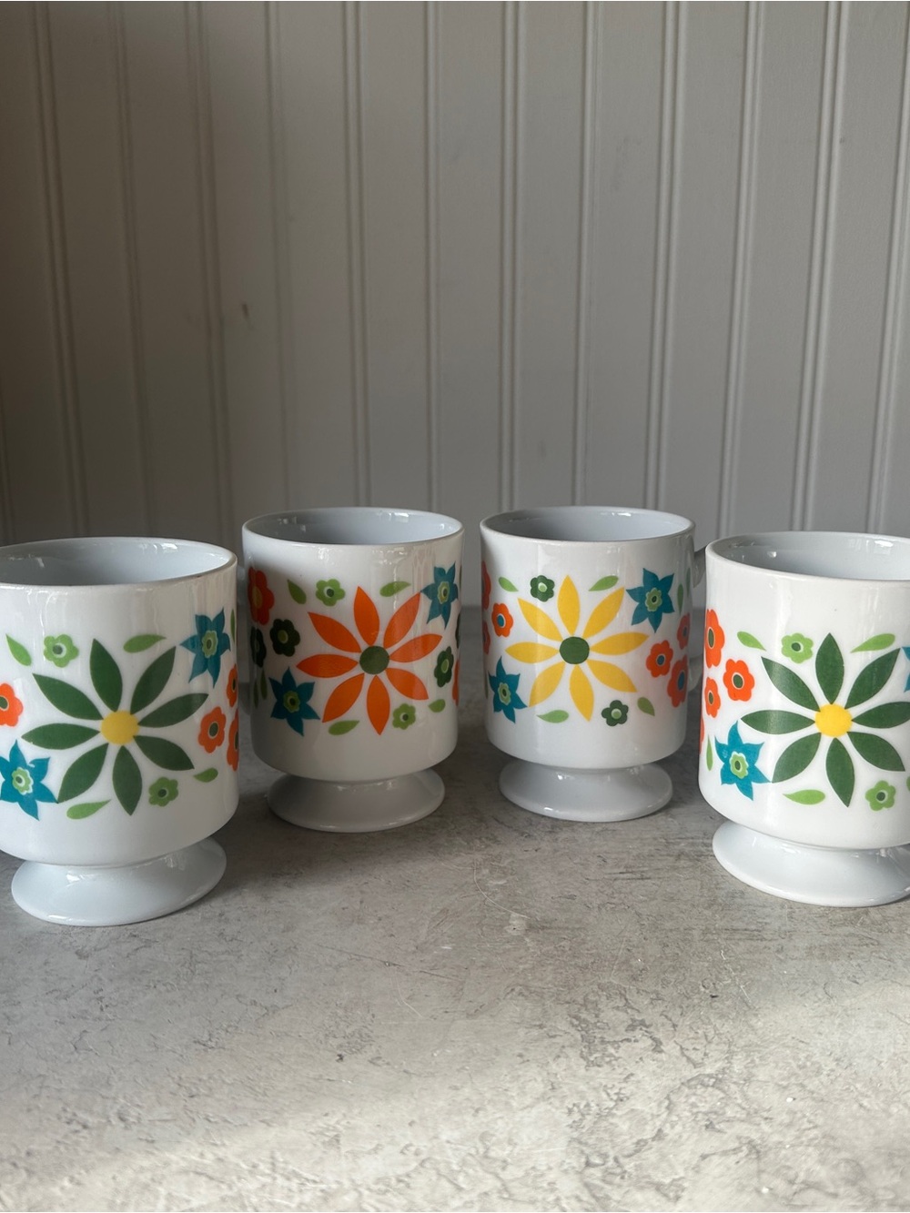 Vintage Mid Century Mod Flower Power Footed Coffee Mug Daisy Cup Set Of 4 MCM